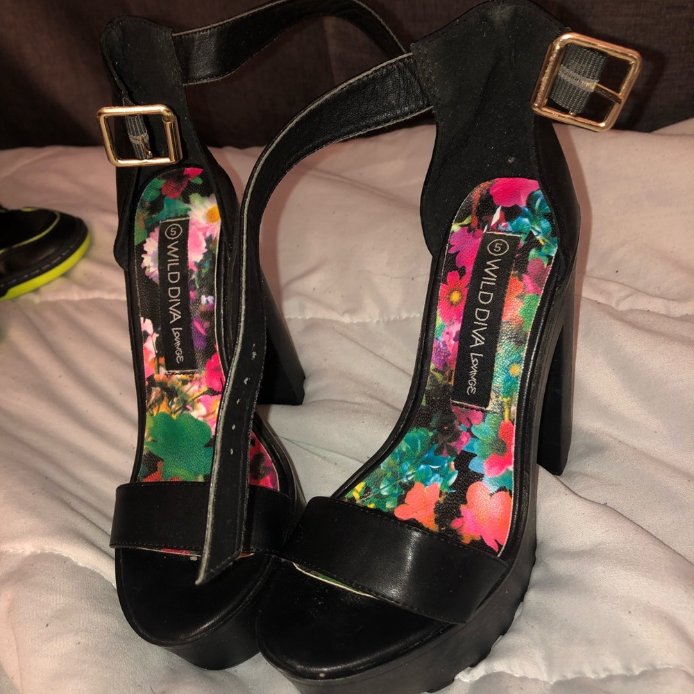 Wild diva size 5 heels